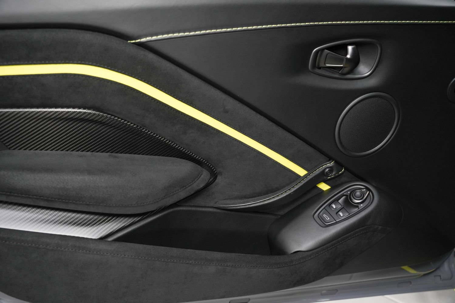 Used 2020 Aston Martin V8 Vantage AMR RWD image 44