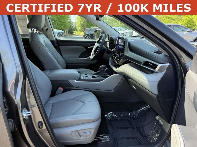 Used 2024 Toyota Highlander XLE FWD image 10