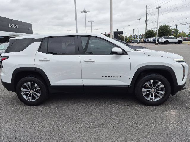 Used 2026 Chevrolet Equinox LT w/ Convenience Package II FWD image 2