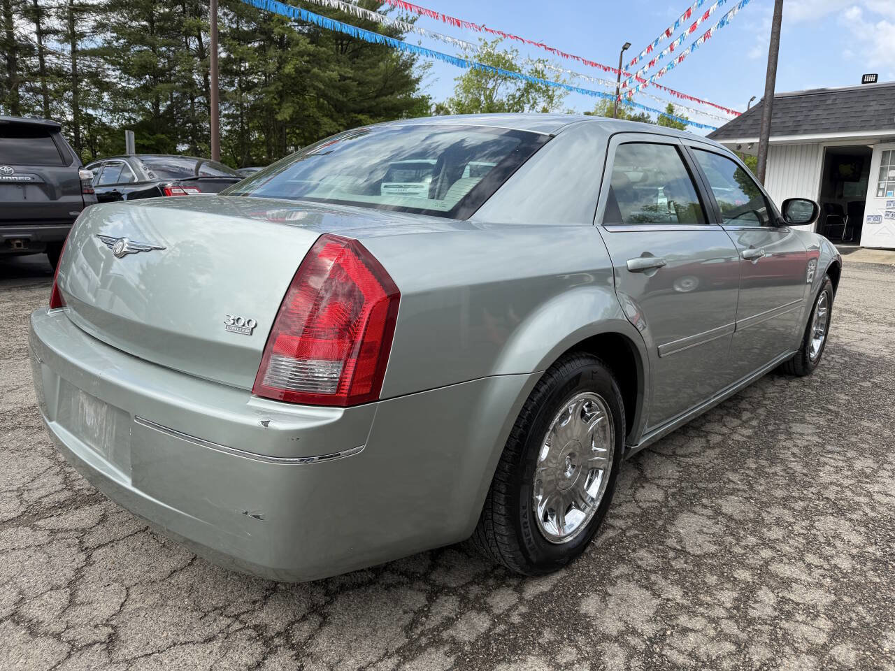 Used 2005 Chrysler 300 Touring RWD image 5