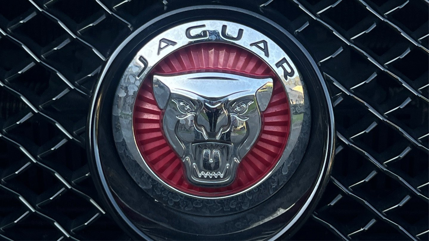 Used 2015 Jaguar XF Premium RWD image 45