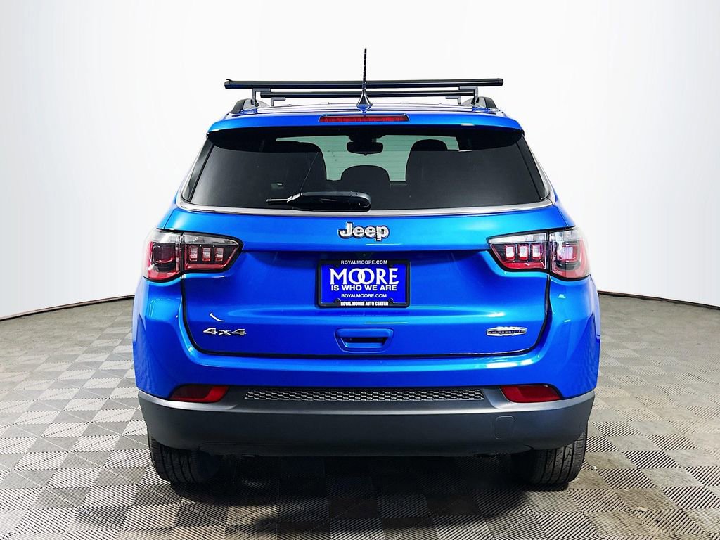 Used 2025 Jeep Compass Latitude AWD/4WD image 6