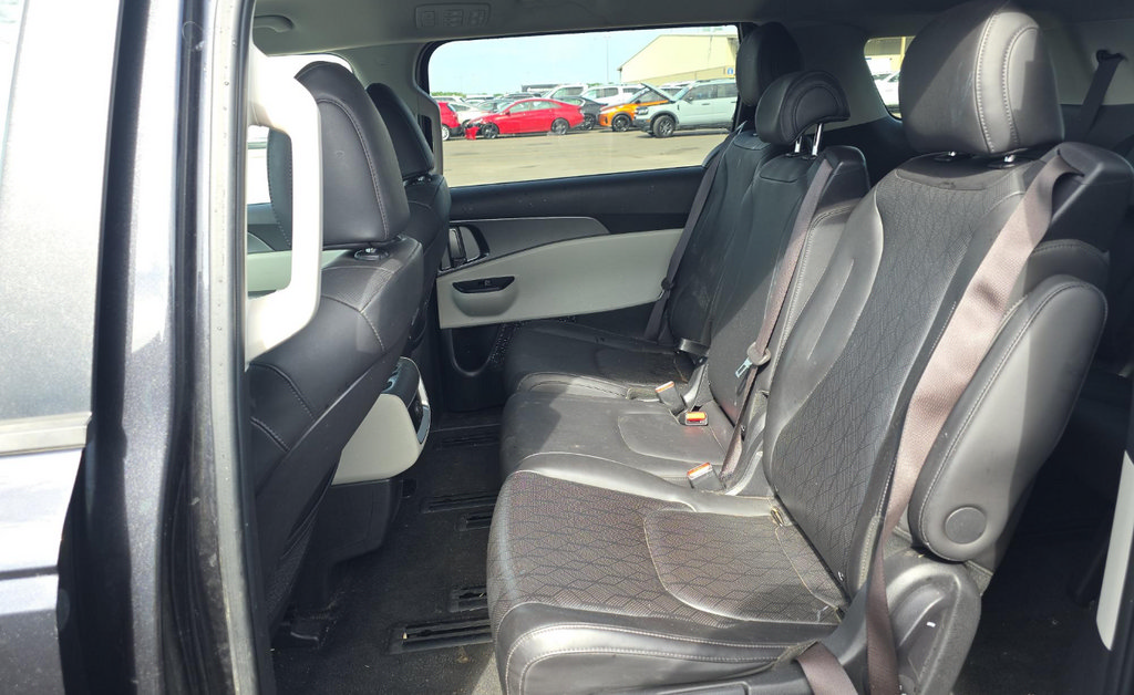 Used 2024 Kia Carnival LX FWD image 15