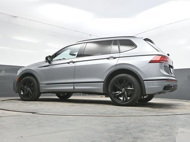 Used 2023 Volkswagen Tiguan SE R-Line AWD/4WD image 45