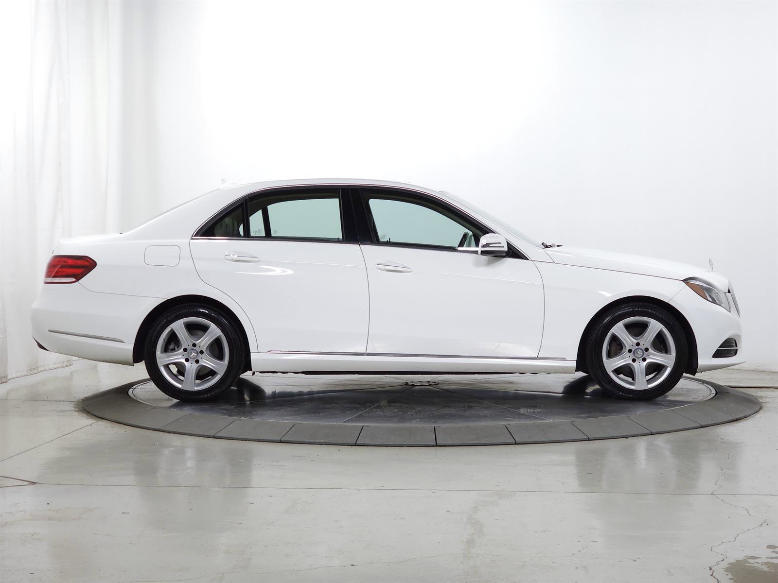 Used 2014 Mercedes-Benz E 350 Luxury image 10