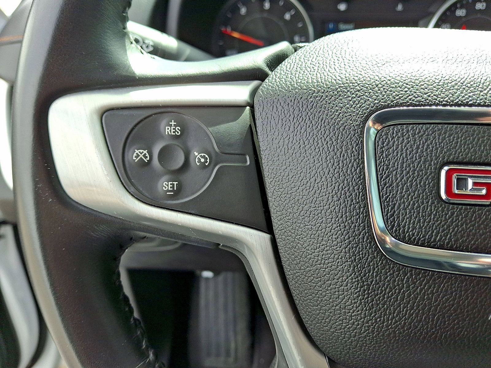 Used 2018 GMC Terrain SLE w/ GMC Pro Grade Package AWD/4WD image 17