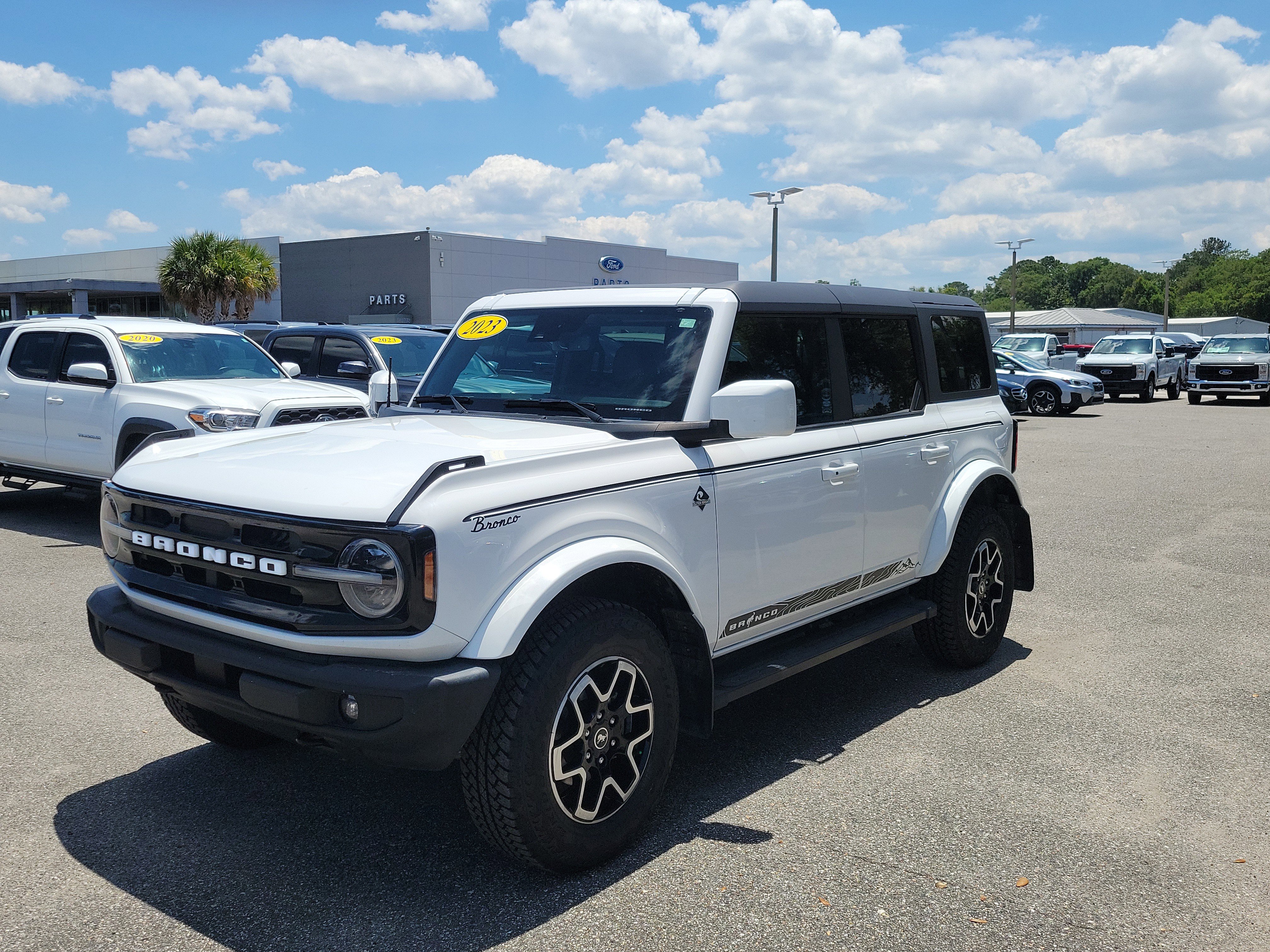 Used 2023 Ford Bronco Outer Banks AWD/4WD image 1