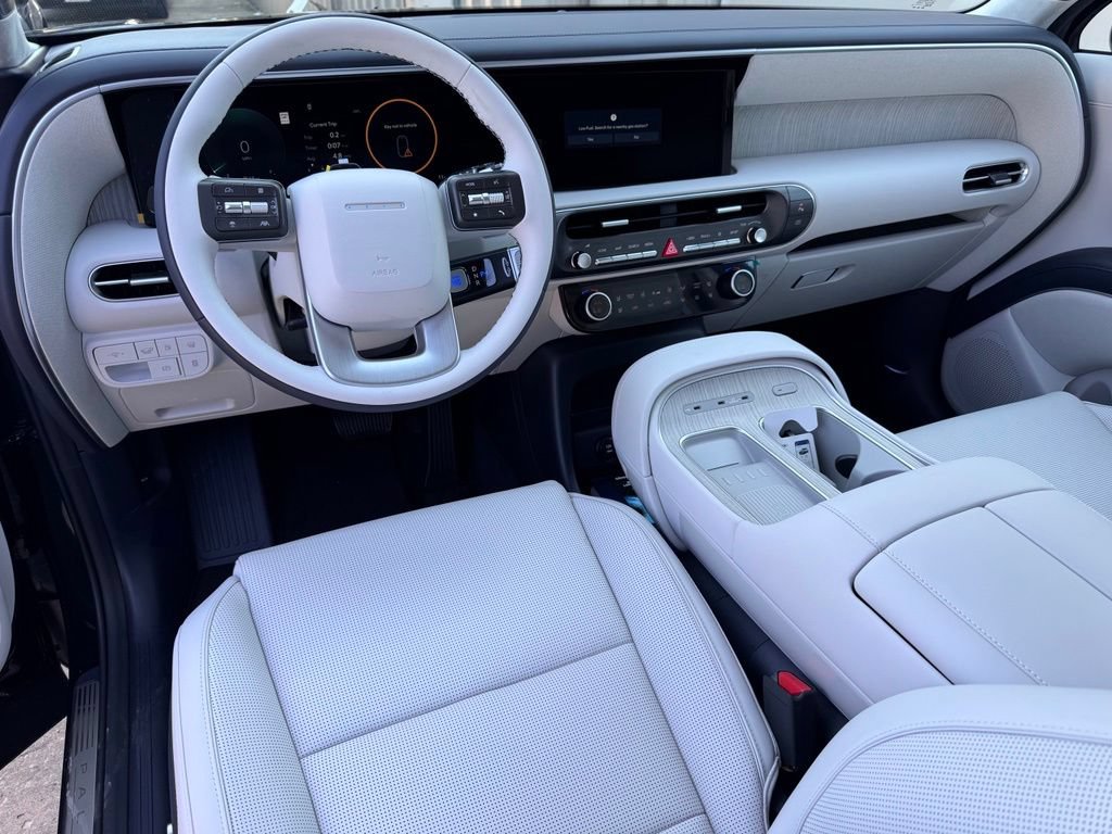 New 2026 Hyundai Palisade Calligraphy FWD image 2