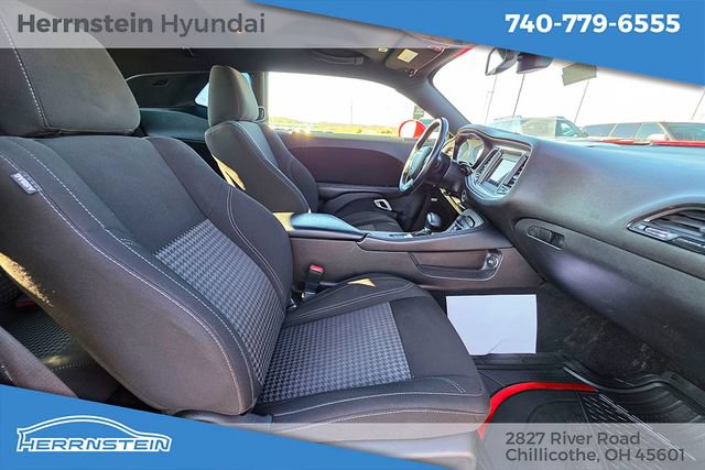 Used 2023 Dodge Challenger SXT RWD image 31