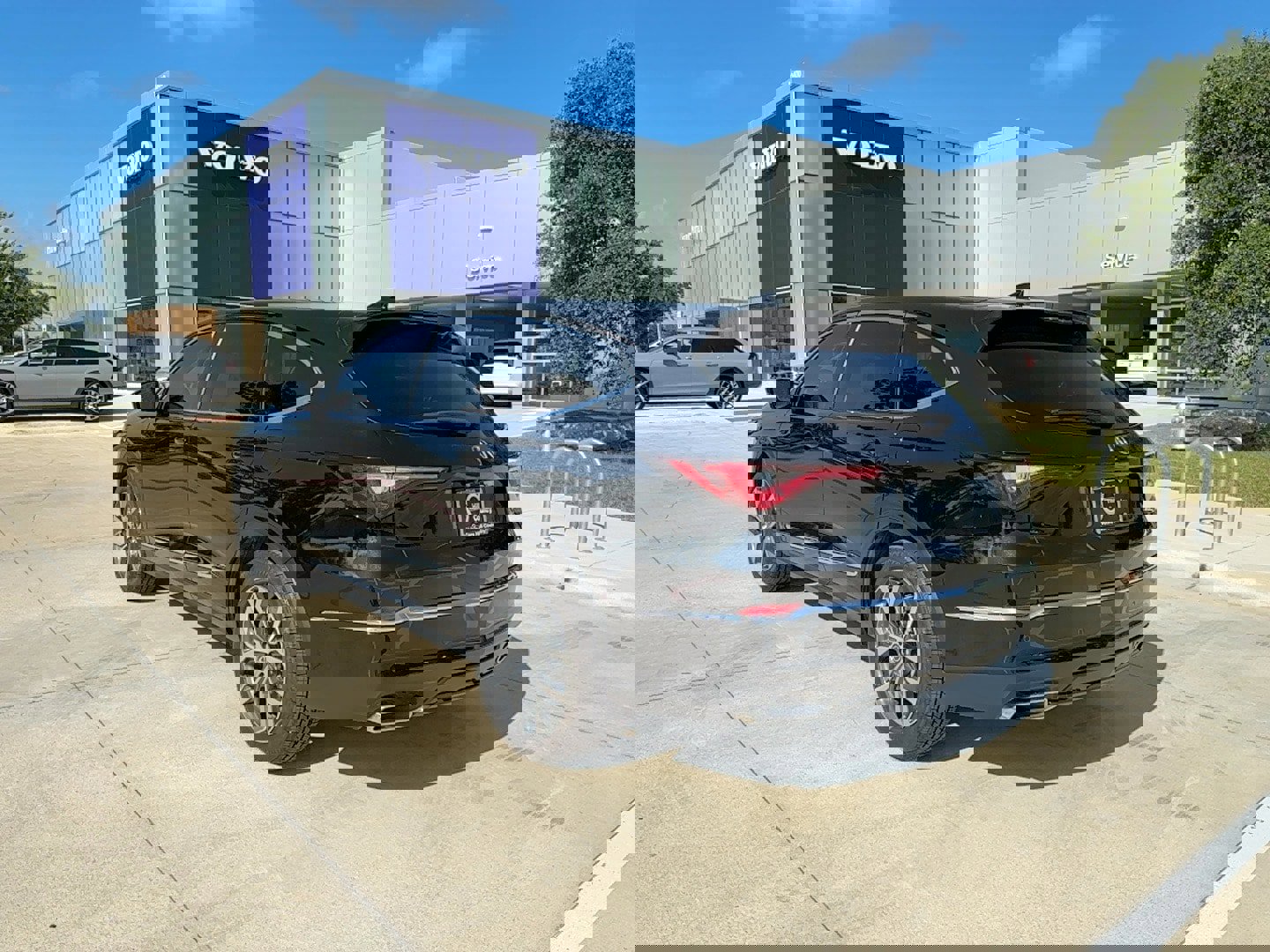 Used 2024 Acura MDX FWD w/ Technology Package image 4