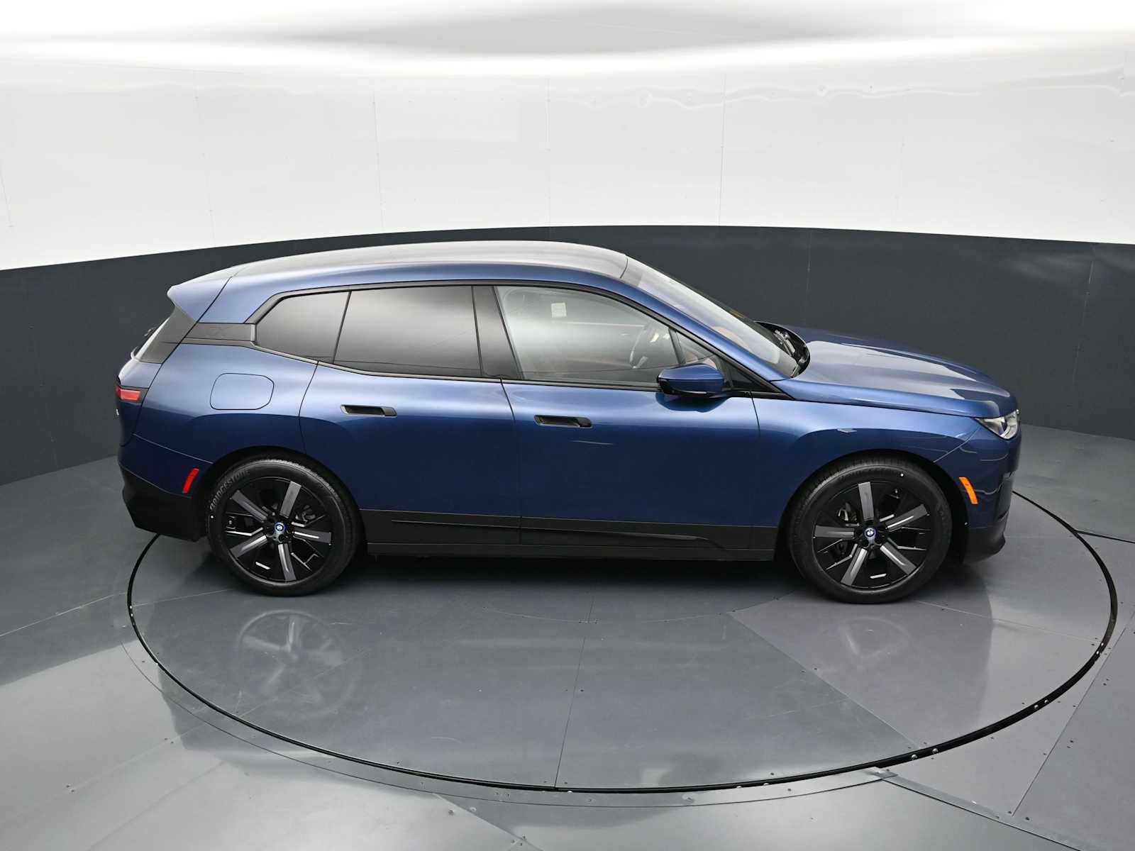 Certified 2023 BMW iX xDrive50 w/ Premium Package AWD/4WD image 20