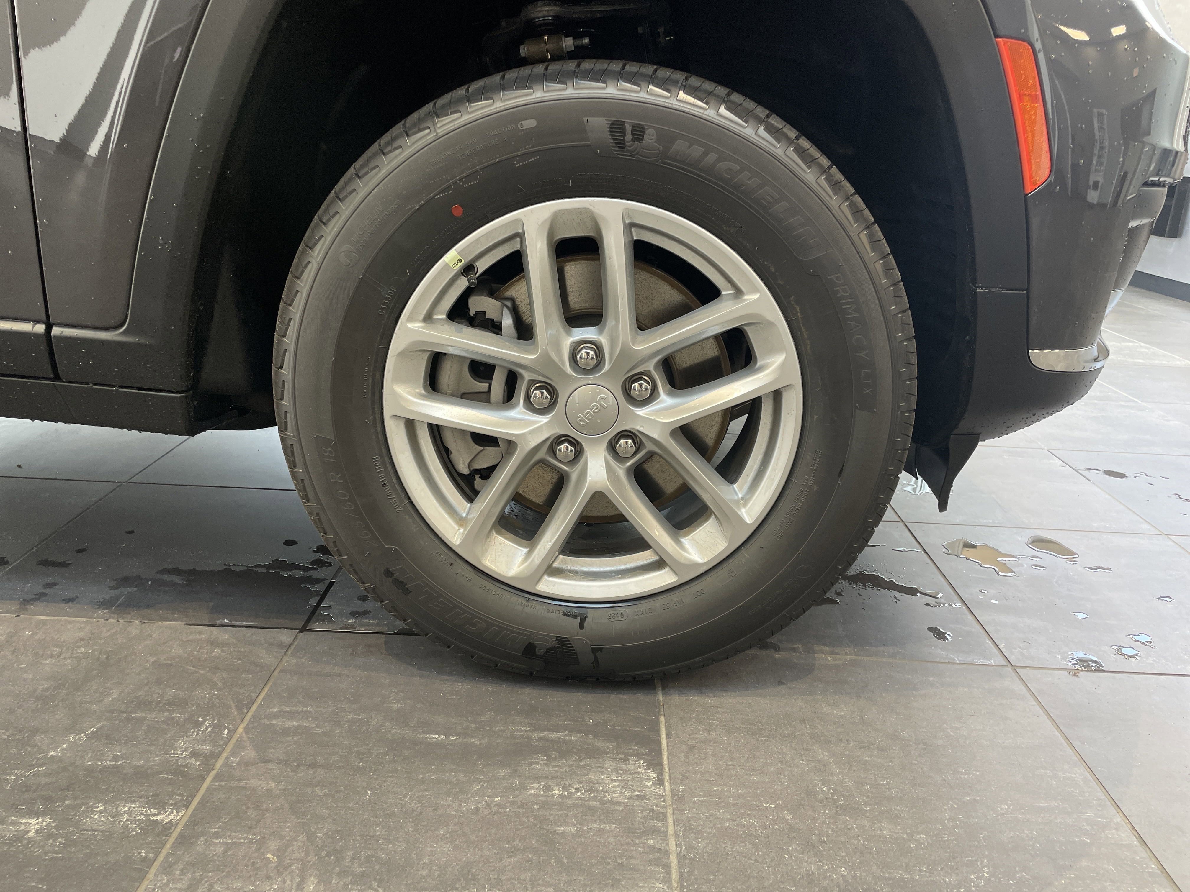 Certified 2025 Jeep Grand Cherokee L Laredo w/ Luxury Tech Group I RWD image 12