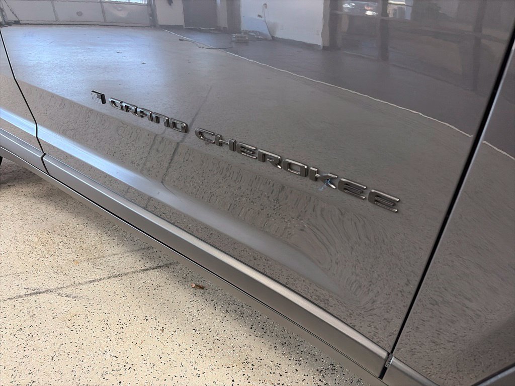 Certified 2024 Jeep Grand Cherokee Altitude AWD/4WD image 4