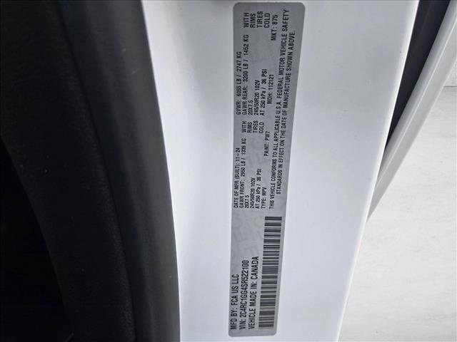 Used 2025 Chrysler Pacifica Limited image 27