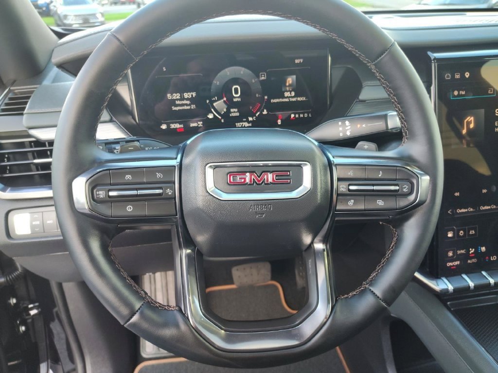 Used 2025 GMC Acadia AT4 w/ Luxury Package AWD/4WD image 14