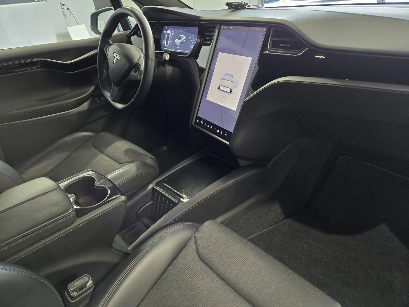 Used 2018 Tesla Model X image 5