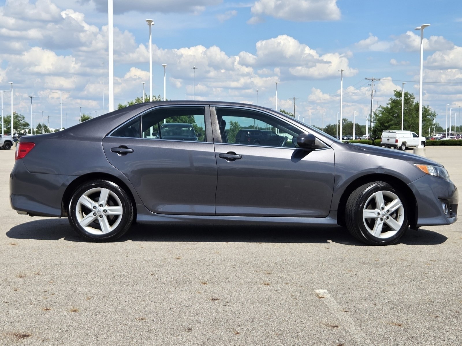 Used 2013 Toyota Camry SE FWD image 14