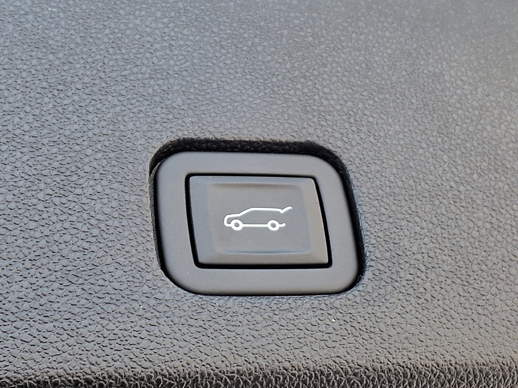 Certified 2024 Cadillac XT6 Luxury w/ LPO, Floor Liner Package AWD/4WD image 33