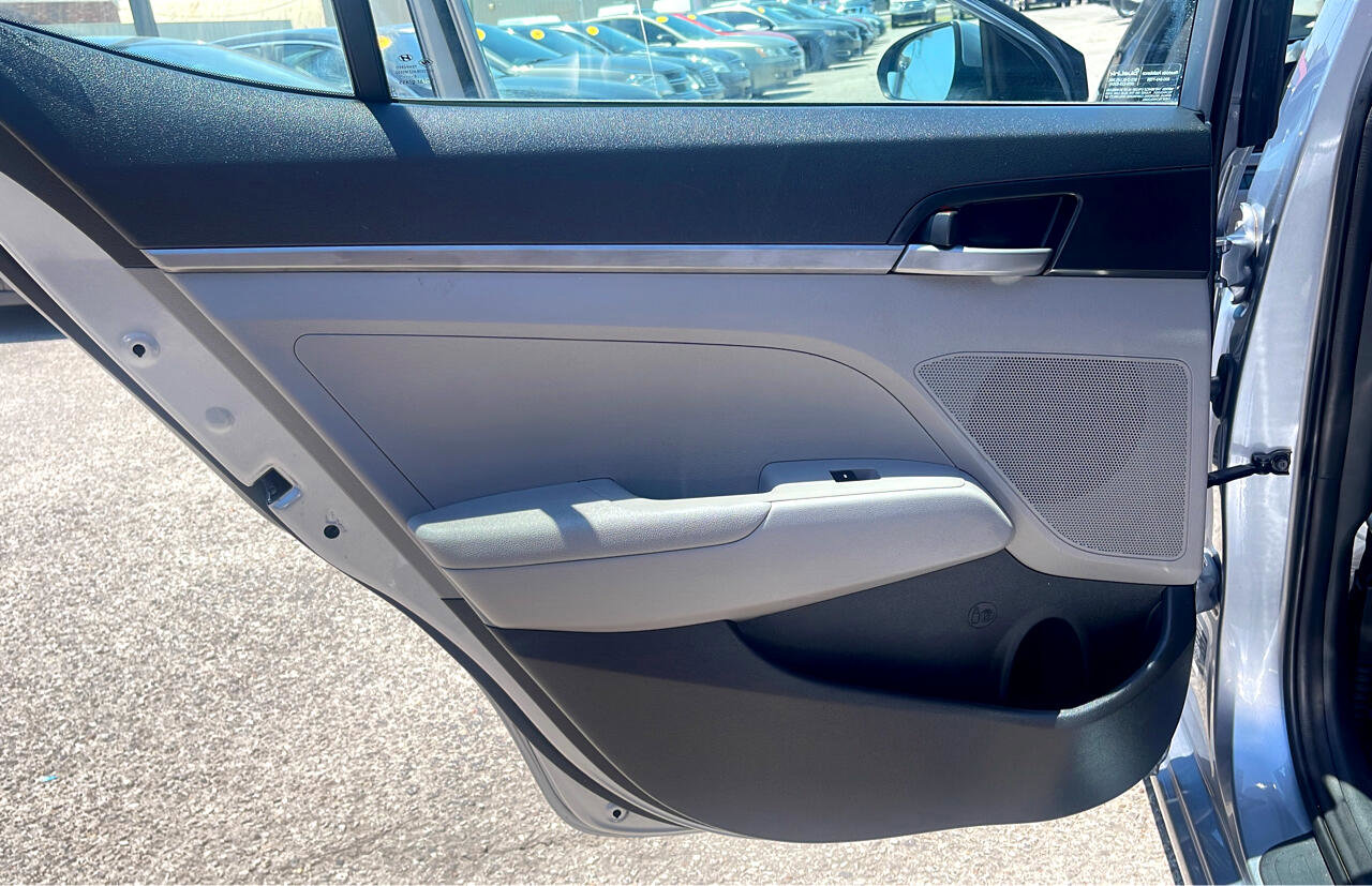 Used 2017 Hyundai Elantra SE image 14