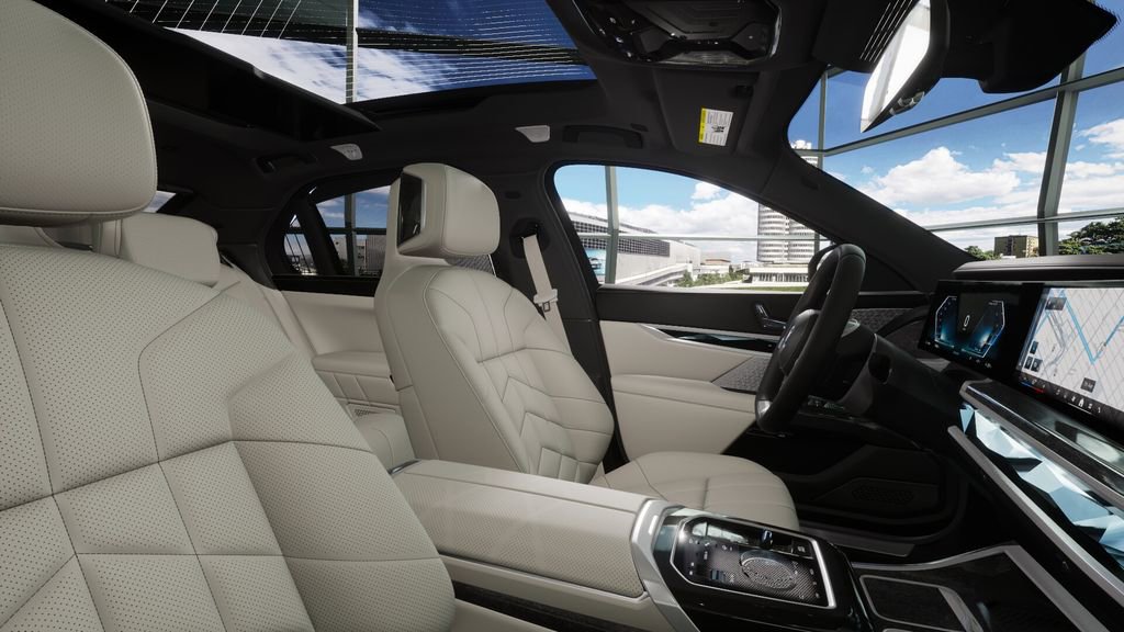 Used 2026 BMW i7 eDrive50 w/ Executive Package image 31