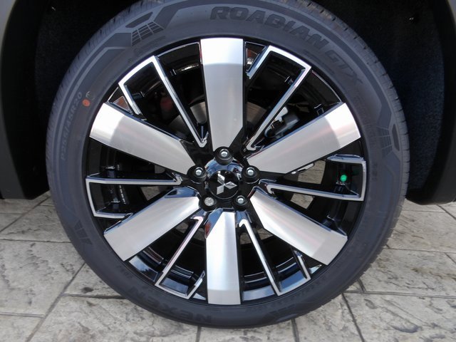 New 2025 Mitsubishi Outlander SE image 12