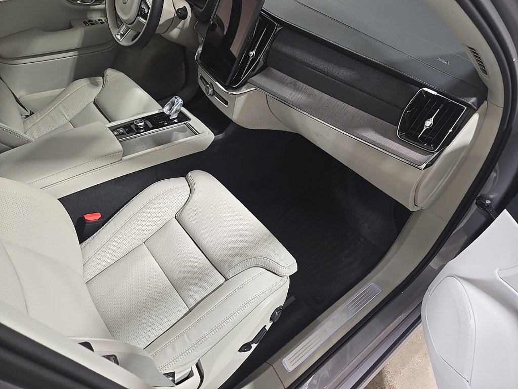 Used 2026 Volvo XC90 B6 Ultra image 23