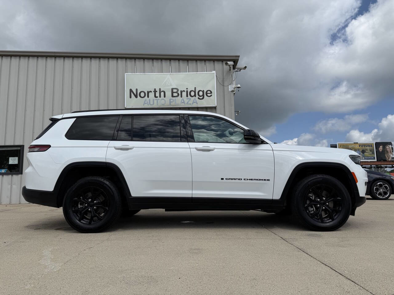 Used 2024 Jeep Grand Cherokee L Laredo image 28