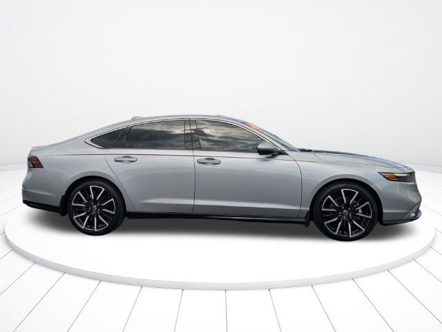 Used 2023 Honda Accord Touring image 2