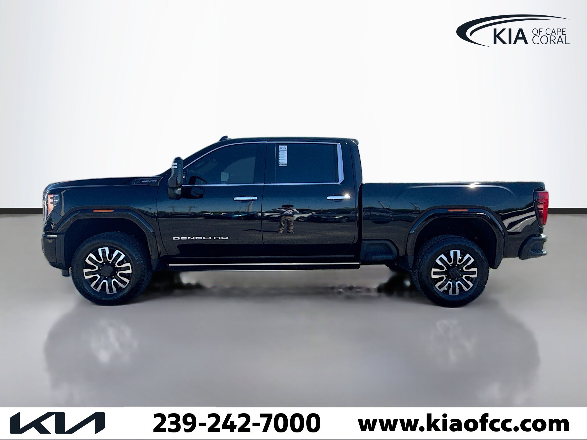 Used 2025 GMC Sierra 3500 Denali Ultimate image 2
