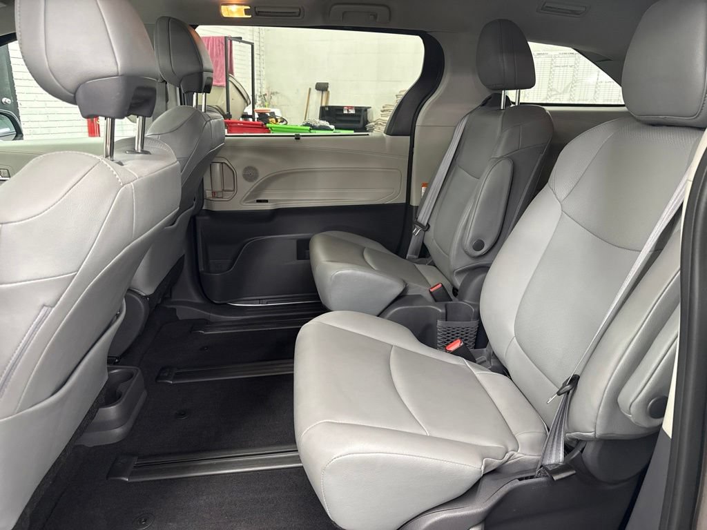 Used 2021 Toyota Sienna XLE FWD image 20