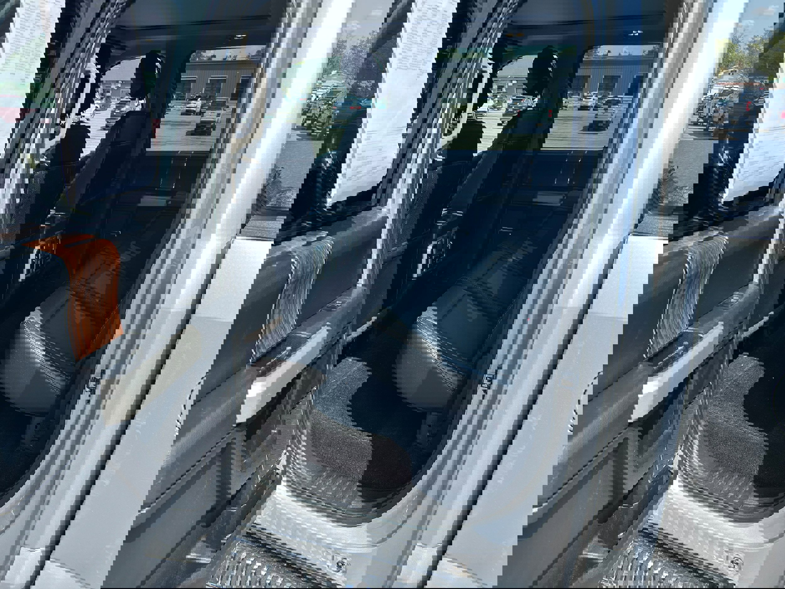 Used 2017 Ford F150 Lariat w/ Equipment Group 502A Luxury image 6