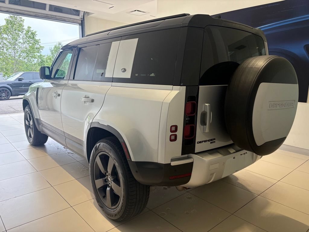 Used 2022 Land Rover Defender 110 SE AWD/4WD image 2