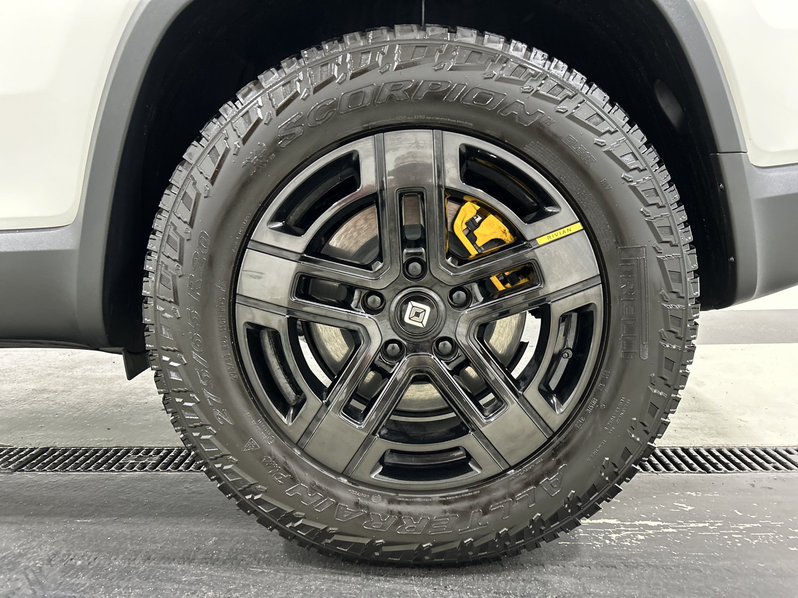 Used 2023 Rivian R1S Adventure AWD/4WD image 10