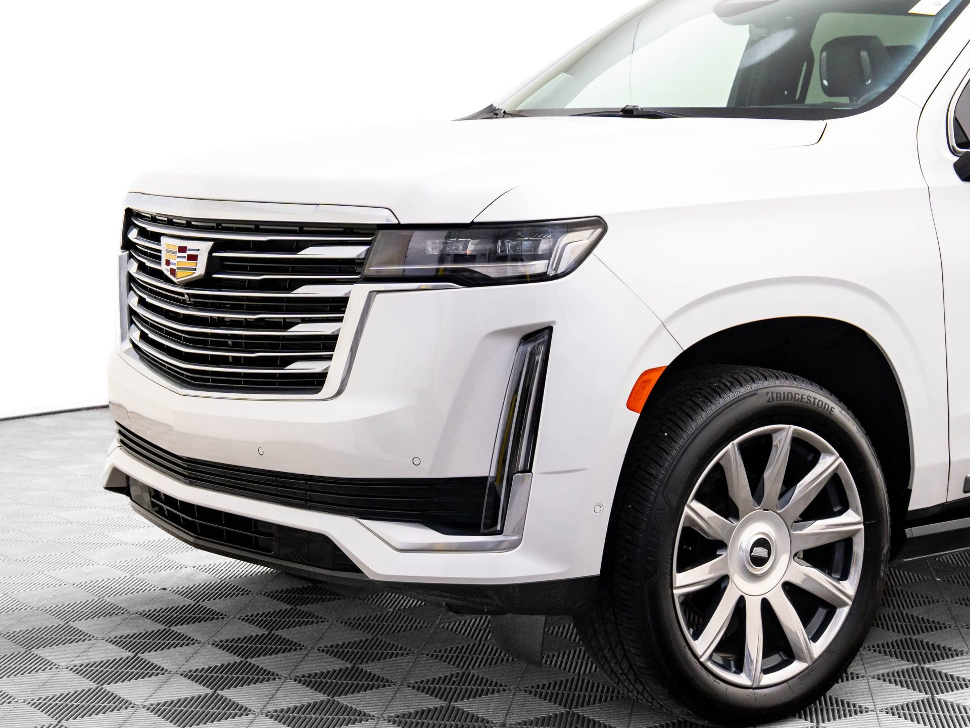 Certified 2024 Cadillac Escalade ESV Premium Luxury Platinum w/ Heavy-Duty Trailer Package image 40