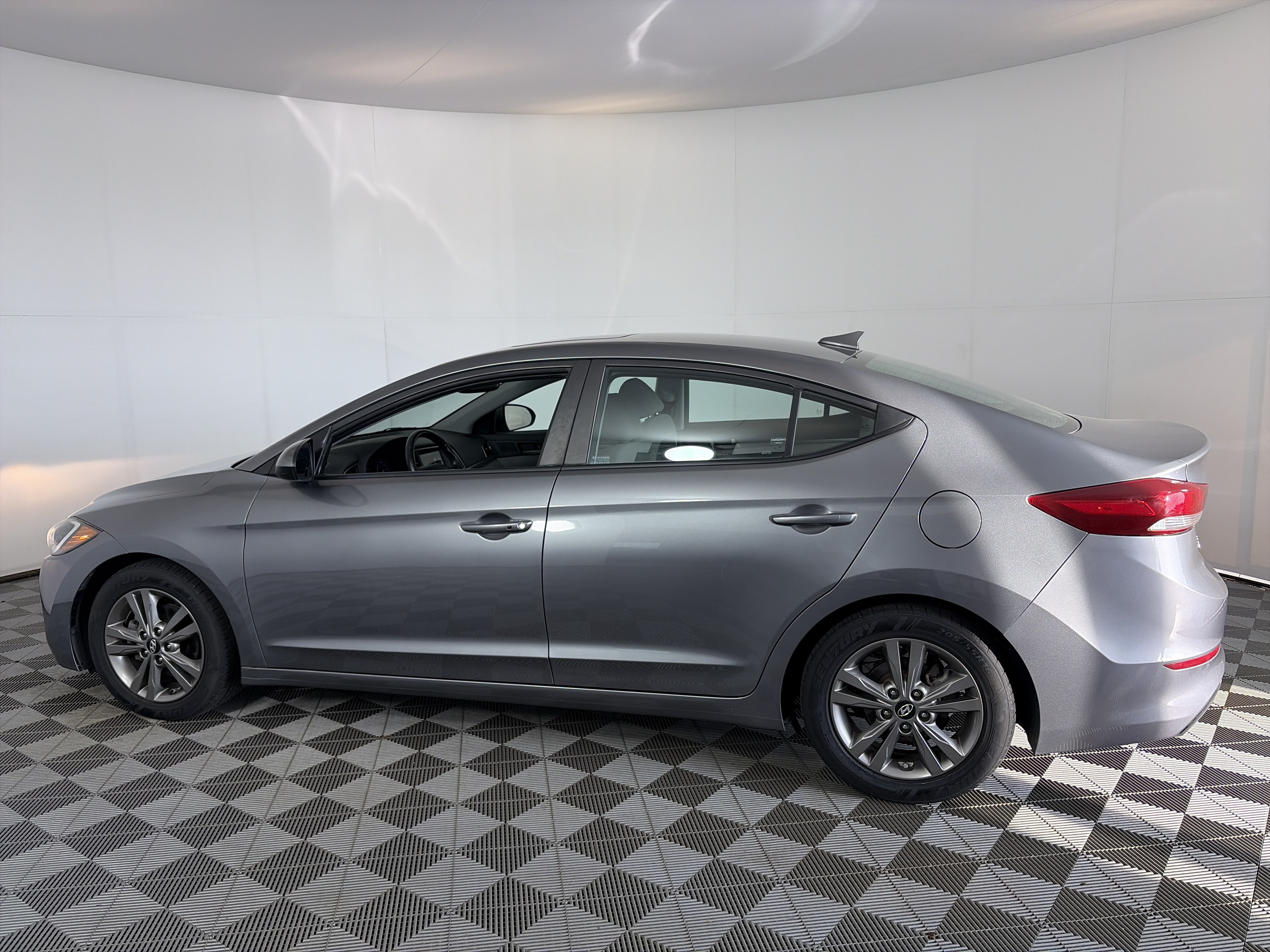 Used 2018 Hyundai Elantra Value Edition w/ Cargo Package FWD image 8