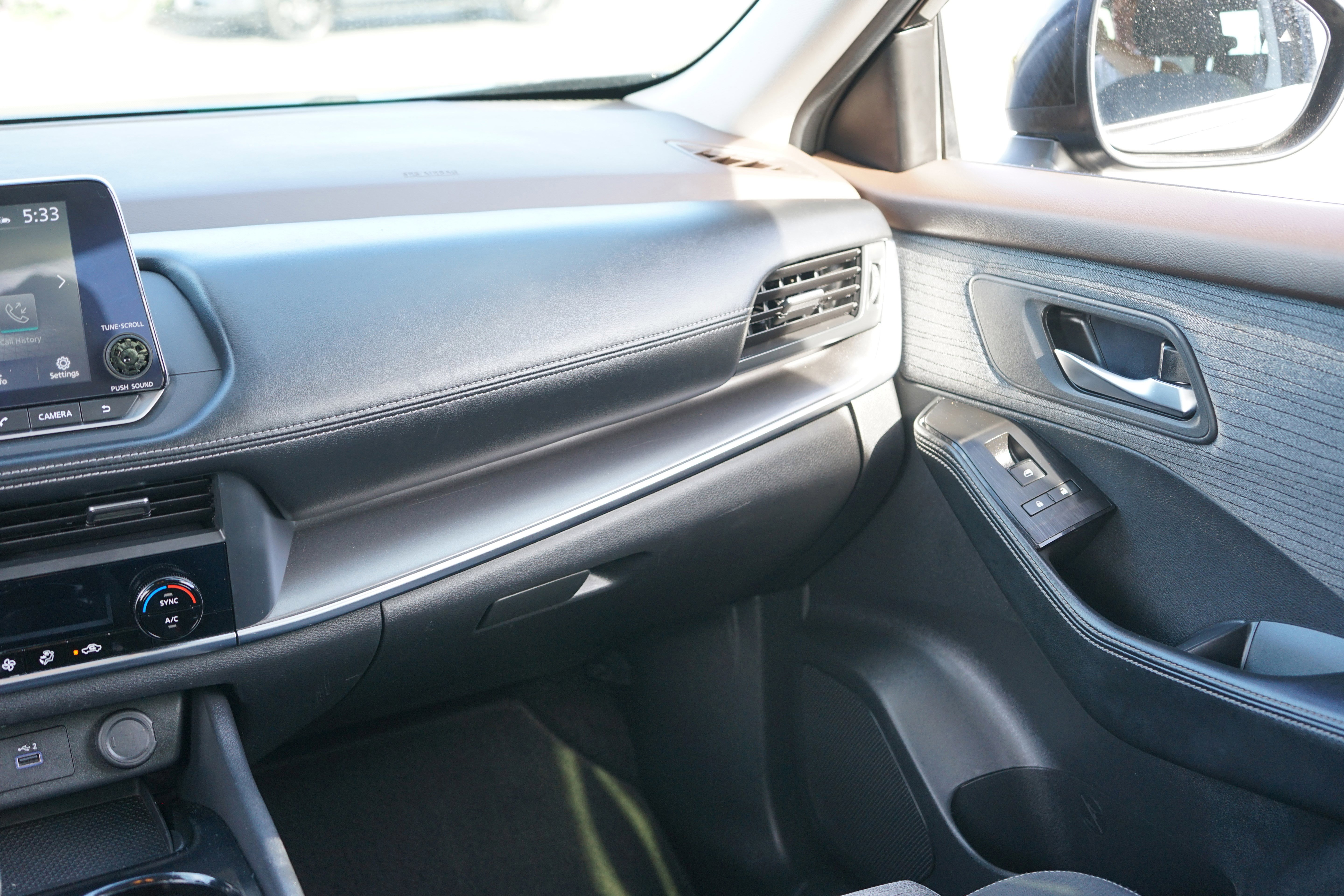 Used 2023 Nissan Rogue SV image 24