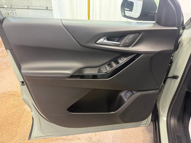 Used 2025 Chevrolet Equinox LT w/ Convenience Package II image 14