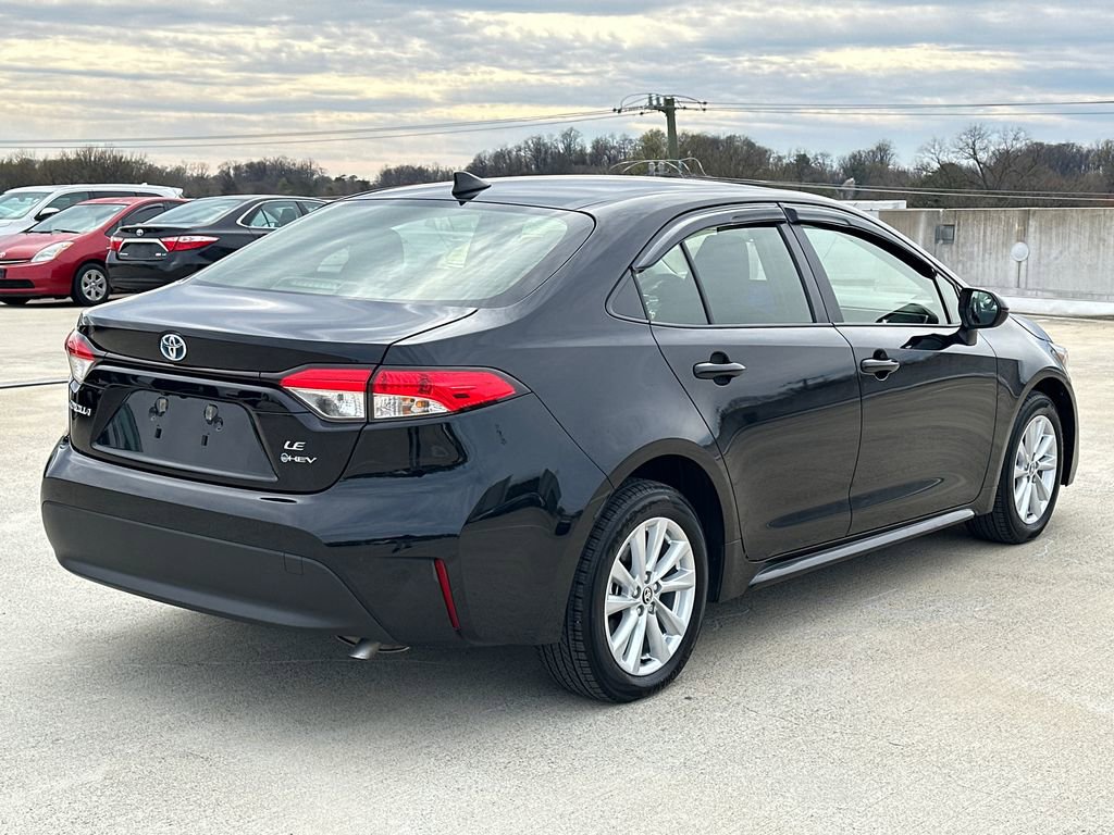 Used 2025 Toyota Corolla LE w/ LE Premium Package image 4