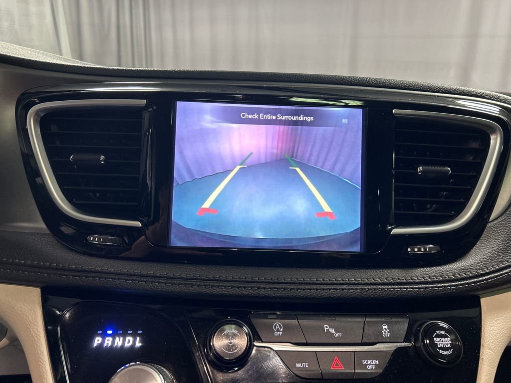 Used 2019 Chrysler Pacifica Limited FWD image 18