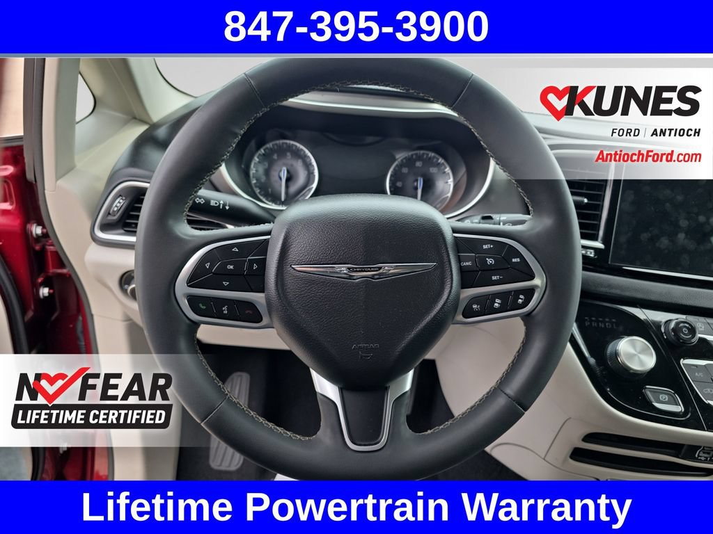 Used 2023 Chrysler Pacifica Touring-L FWD image 12