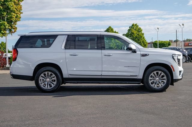 Used 2025 GMC Yukon XL Denali AWD/4WD image 5