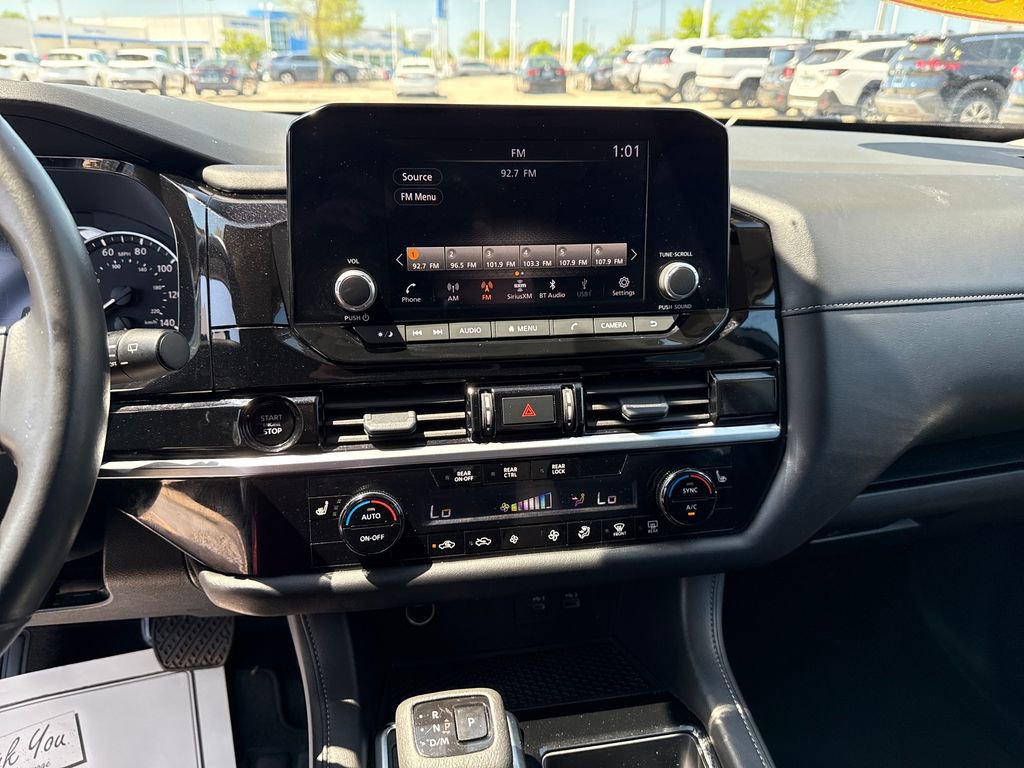 Used 2025 Nissan Pathfinder SV image 24