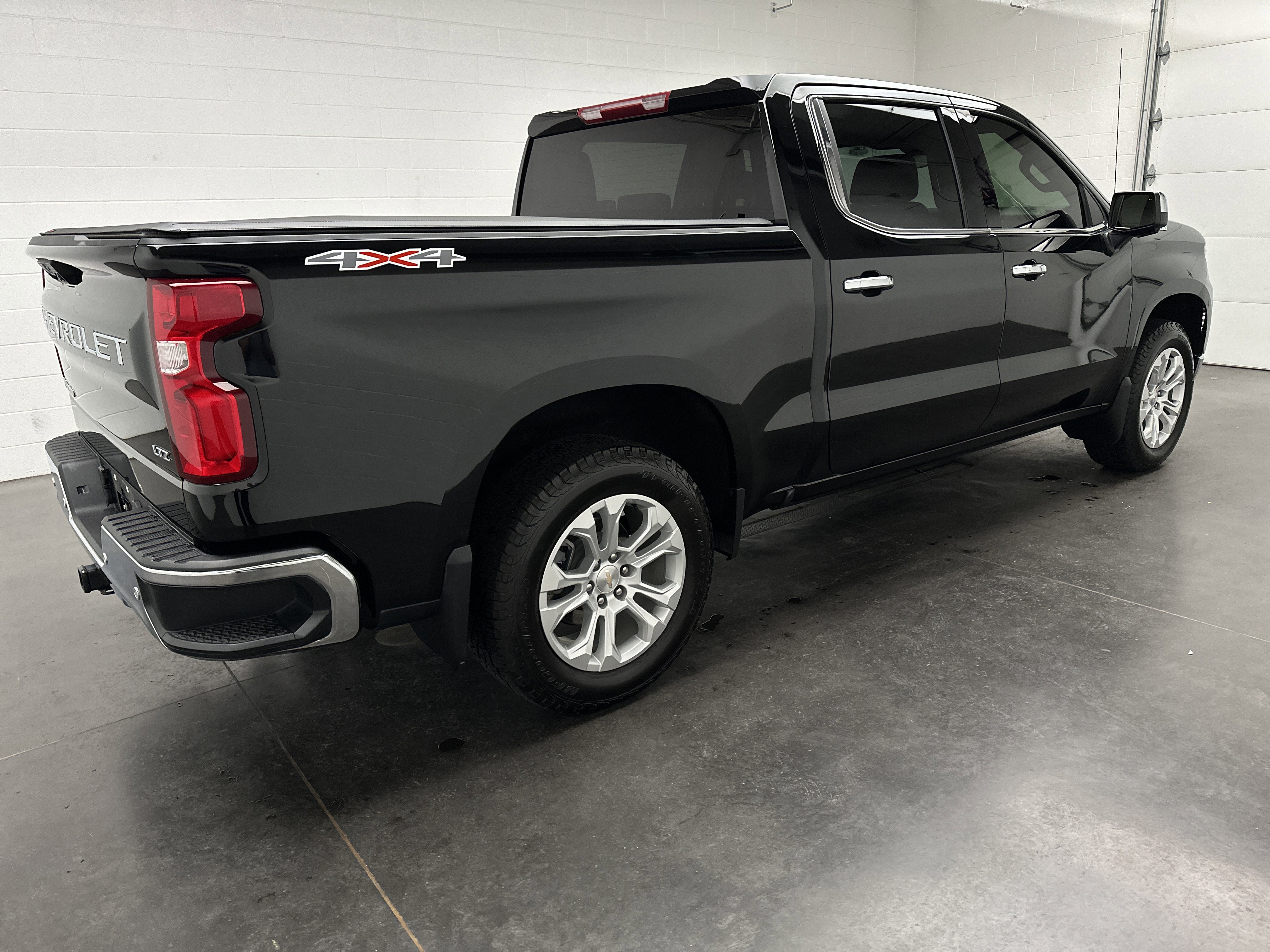 Used 2023 Chevrolet Silverado 1500 LTZ AWD/4WD image 12
