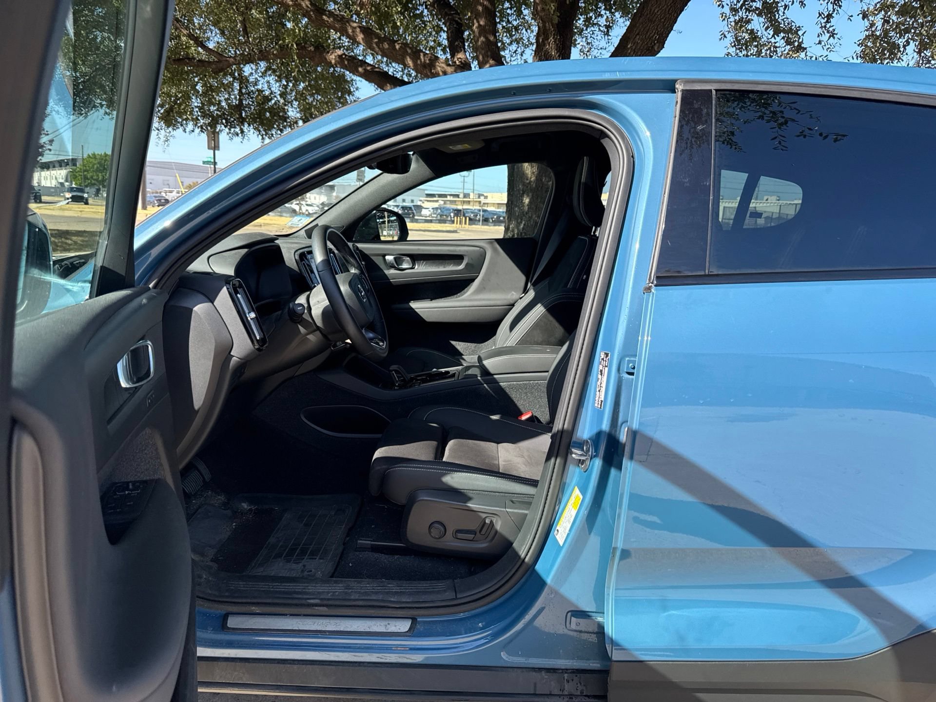 Certified 2023 Volvo C40 P8 Recharge Plus AWD/4WD image 11