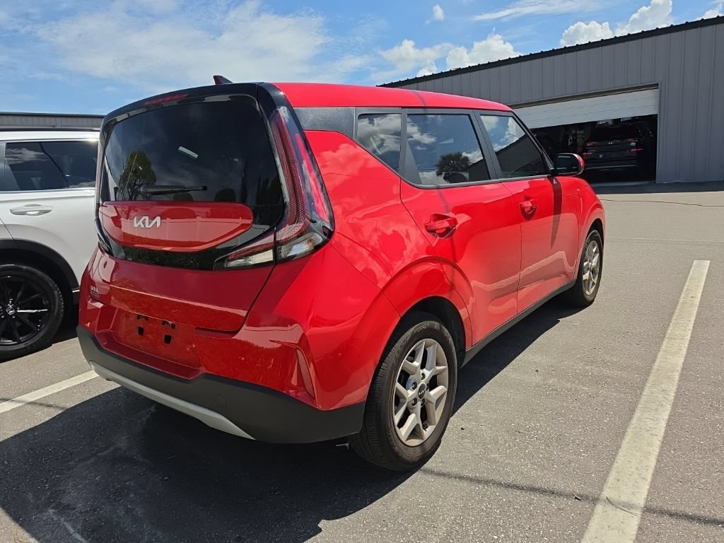 Certified 2025 Kia Soul LX w/ LX Technology Package FWD image 16