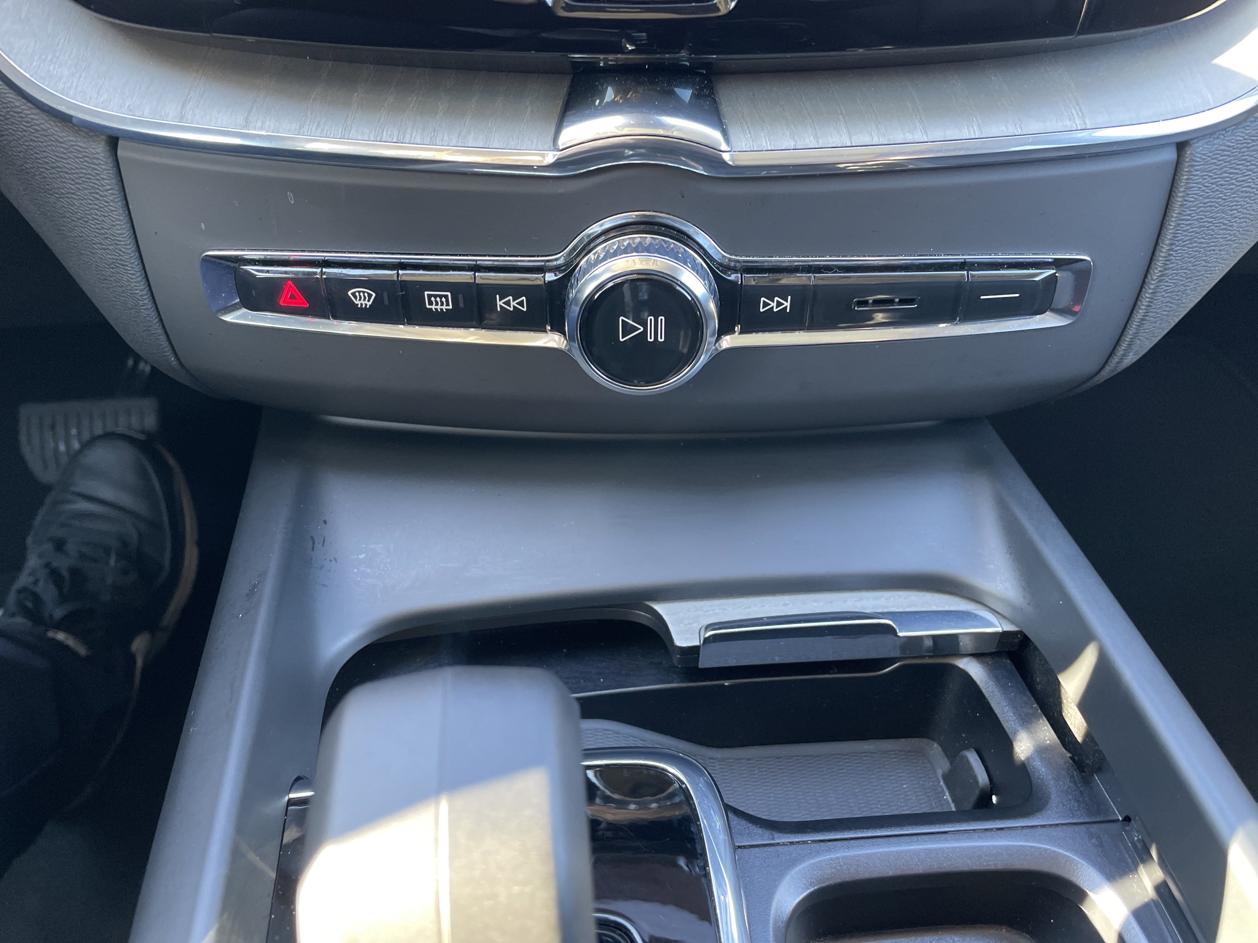 Used 2025 Volvo XC60 B5 Plus image 47