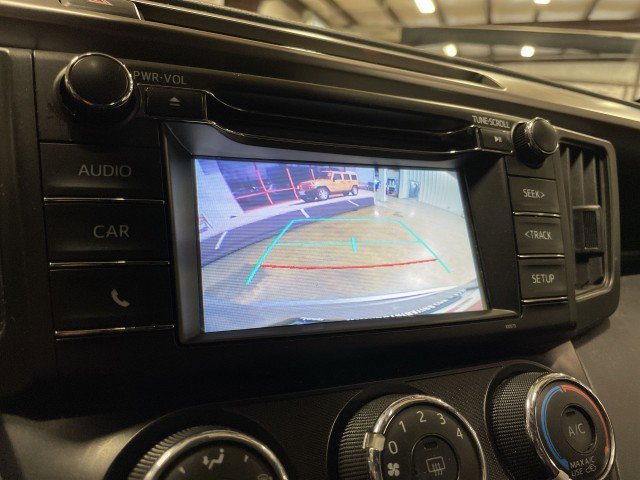Used 2018 Toyota RAV4 LE FWD image 19