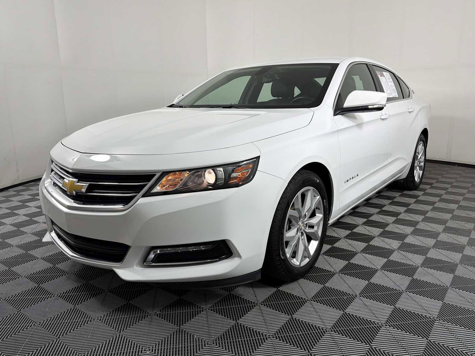 Used 2019 Chevrolet Impala LT FWD image 3