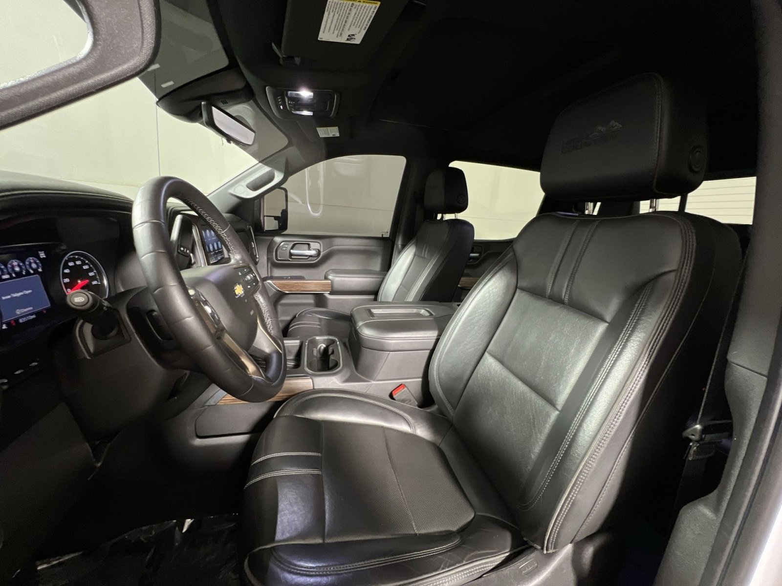 Used 2021 Chevrolet Silverado 1500 High Country w/ Technology Package image 13