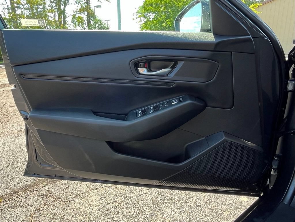Used 2025 Honda Accord SE image 9